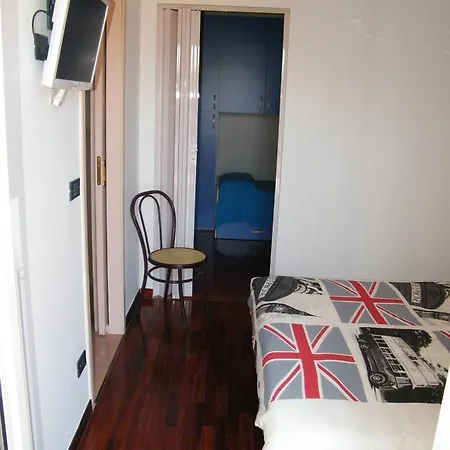 Bed and Breakfast Offside Μπισέλιε
